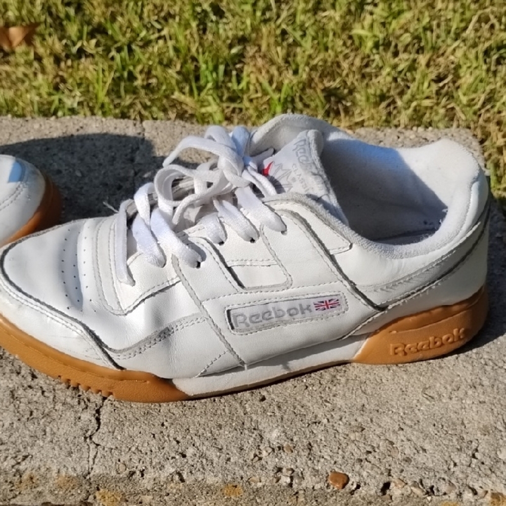 Reebok White Sneakers with Red Detail - Picture 6 of 9